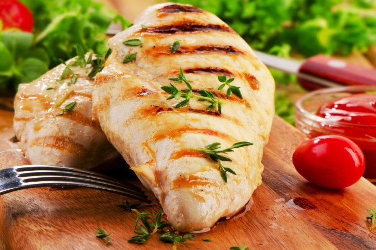 Grilled Chicken Breast in Onion Marinade