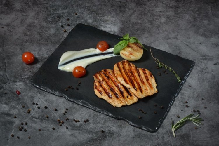 Grilled Chicken Breast with Mayonnaise and Onion