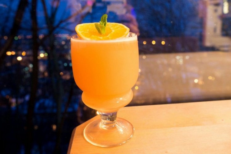 Cóctel de mandarina con limoncello y vermut