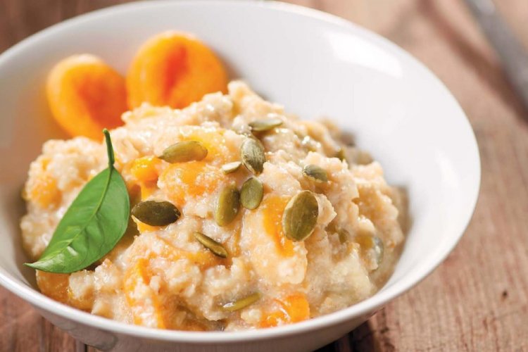 Gachas de arroz y zanahoria con leche de almendras