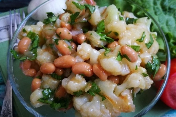 Coliflor con judías en leche de almendras