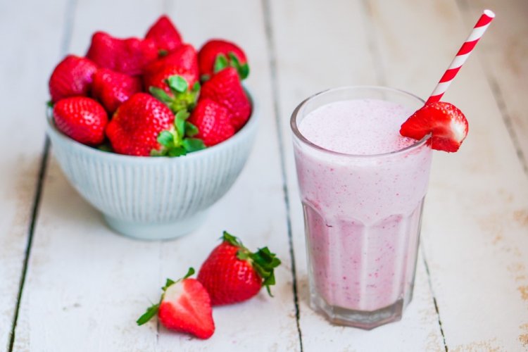 Batido de fresa con leche de almendras