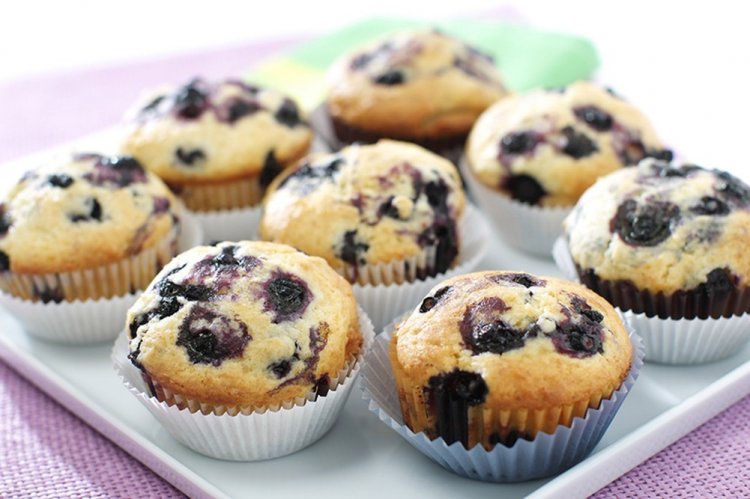 Muffins de frutos rojos con leche de almendras