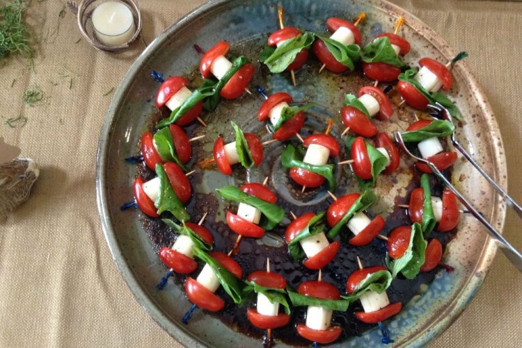 Canapés de tomate y queso