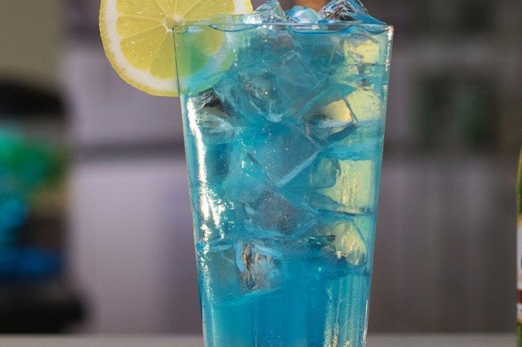 Cóctel Panameño con Blue Curaçao