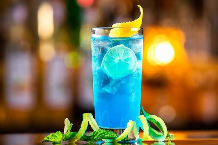 Cóctel Cítrico con Blue Curaçao