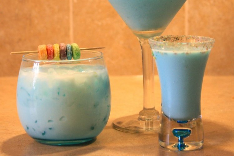 Cóctel de Frutas con Blue Curaçao