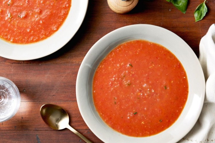 Tomato Puree Soup with Zucchini