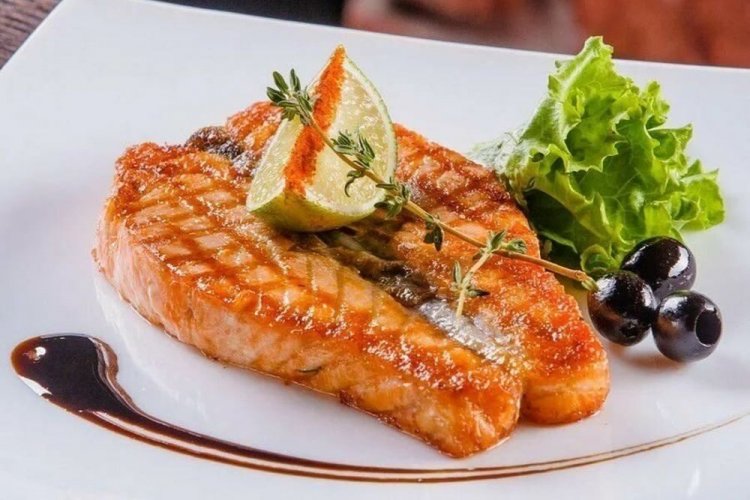 Grilled Salmon in Mango and Lime Marinade