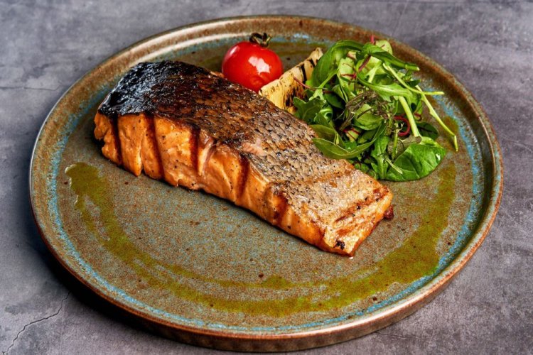 Grilled Salmon in Tomato Marinade