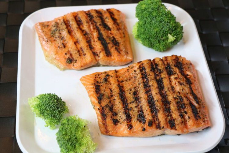 Grilled Salmon Marinated with Mustard and Cream