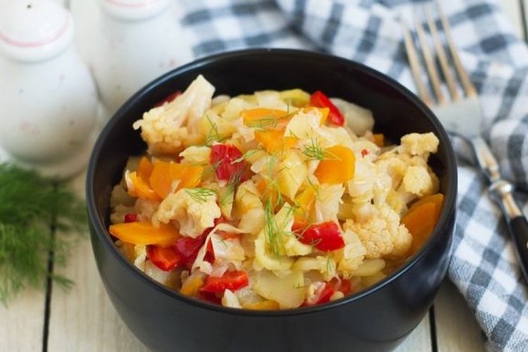 Vegetable Stew with Cauliflower and White Cabbage