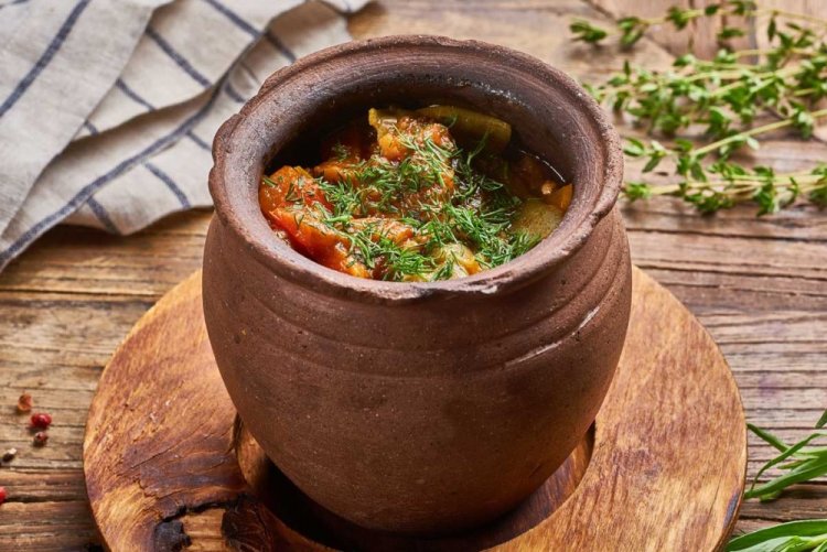 Vegetable Stew Without Potatoes in Clay Pots