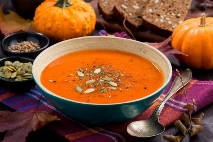 Sopa crema de lentejas con calabaza