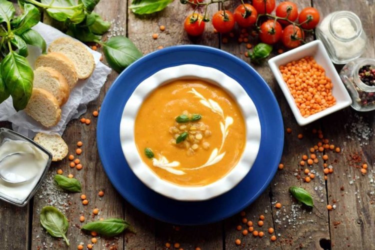 Sopa crema de lentejas con nata