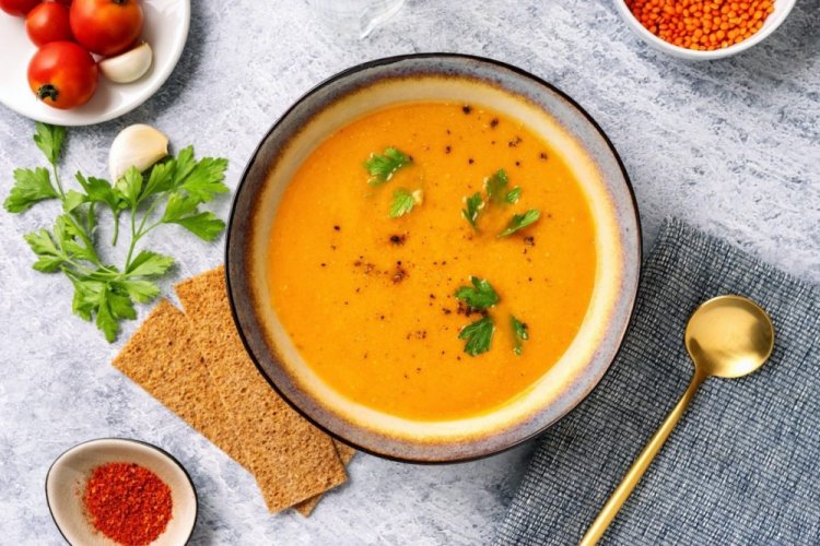 Sopa crema de lentejas con calabacín