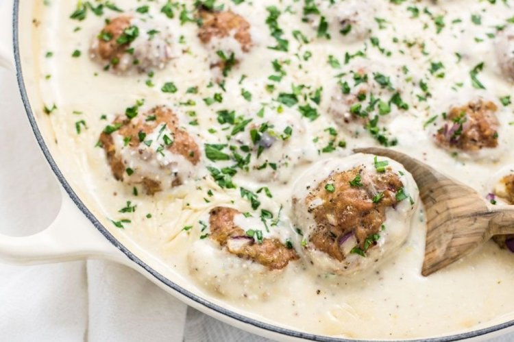 Meatballs with Processed Cheese in Cream Sauce