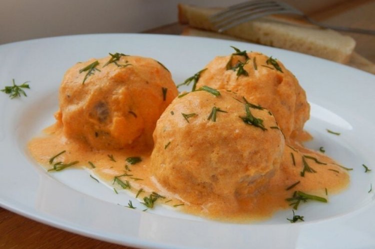 Meatballs with Pumpkin and Cream Sauce in a Slow Cooker