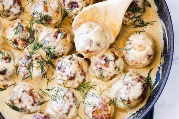Meatballs without Rice in Cream Sauce