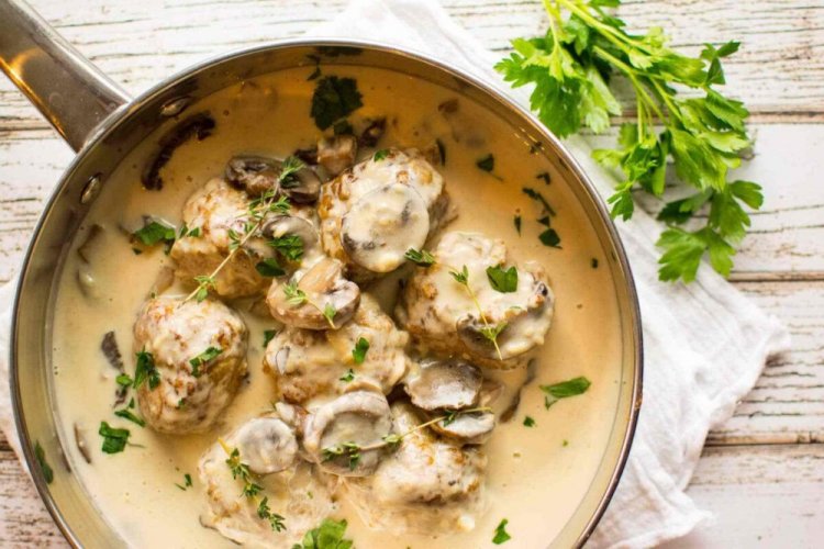 Meatballs with Mushrooms in Cream Sauce