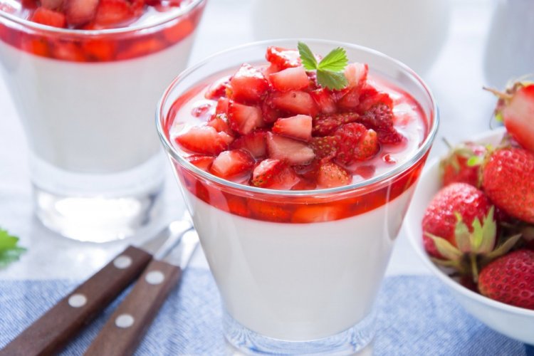 Panna Cotta with Rice Milk and Strawberries
