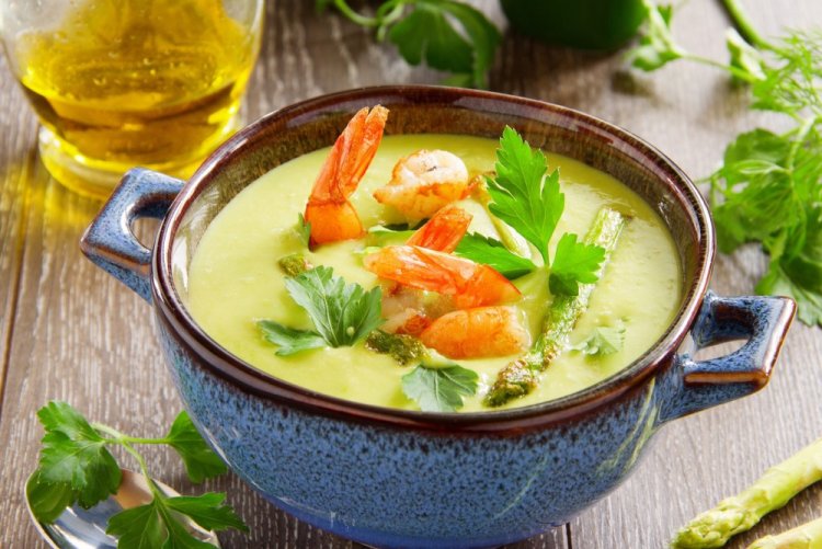 Green Cream Soup with Shrimp