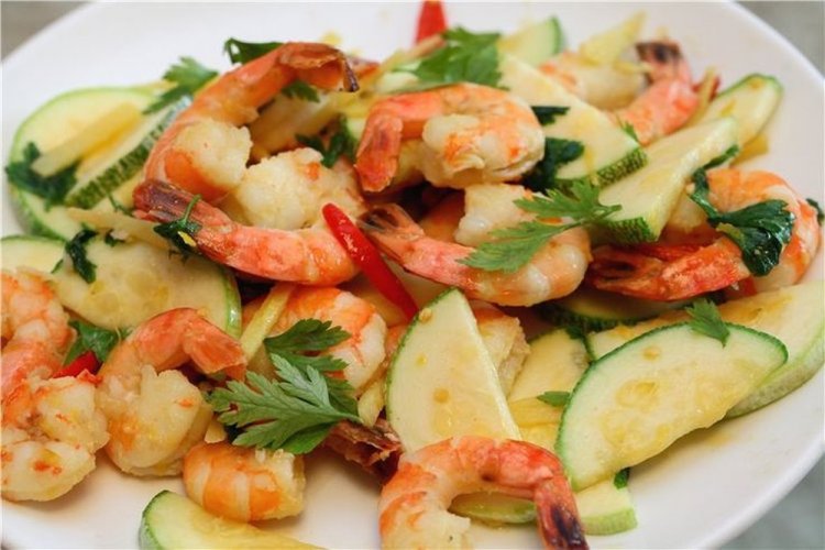 Shrimp with Zucchini in a Pan