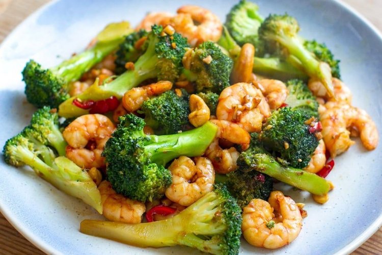 Healthy Shrimp and Broccoli Salad