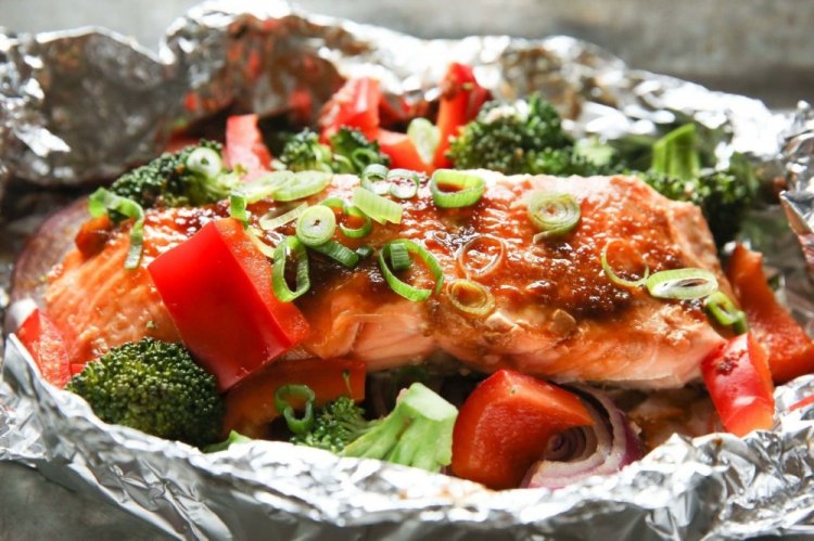 Filetes de salmón al horno con verduras