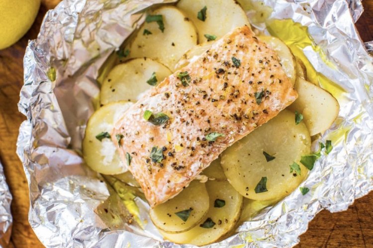 Filetes de salmón con patatas al horno