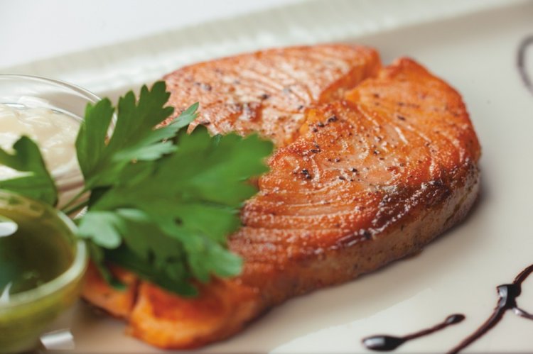 Filete de salmón en salsa de soja con mostaza