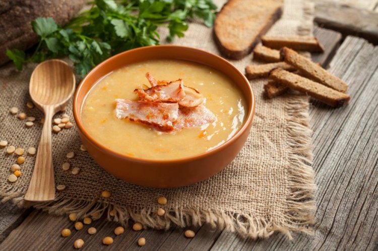 Pureed Pea Soup with Cream and Bacon