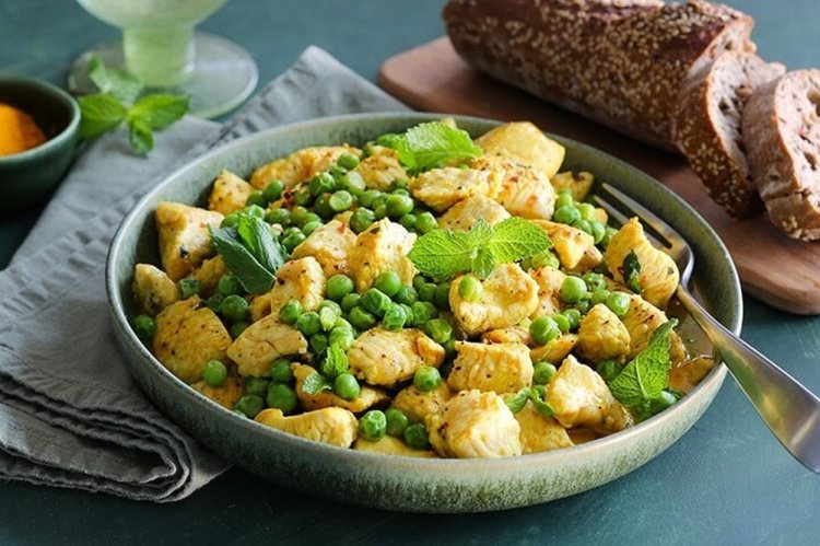 Turkey with Green Peas and Mint