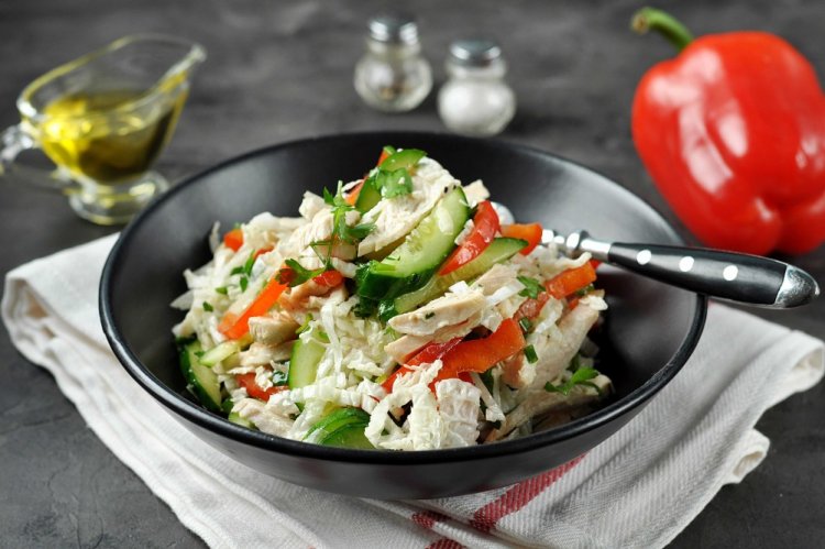 Low-Calorie Cabbage and Chicken Salad