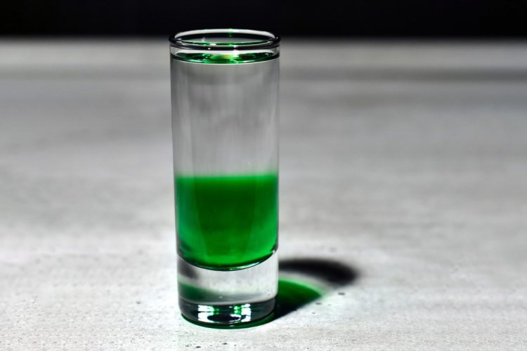 Chupito de menta con sambuca