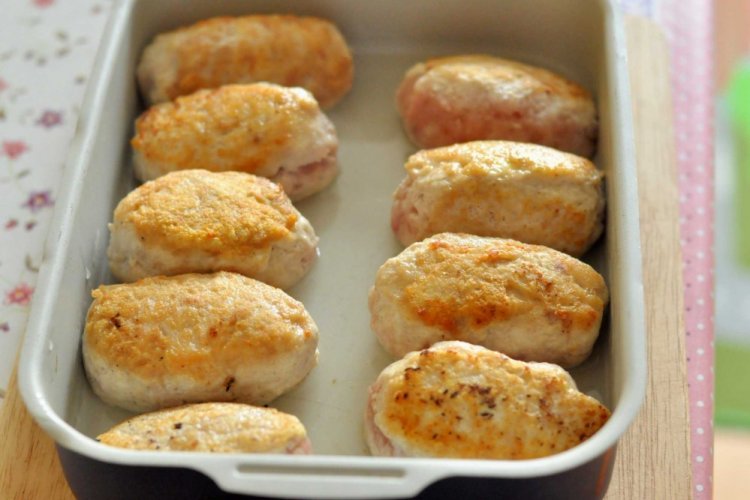 Chicken Cutlets with Semolina and Onion in the Oven