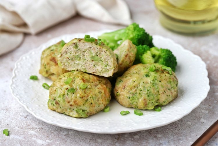 Chicken Cutlets with Broccoli in the Oven