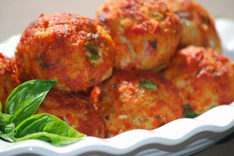 Chicken Cutlets with Rice and Tomato Sauce
