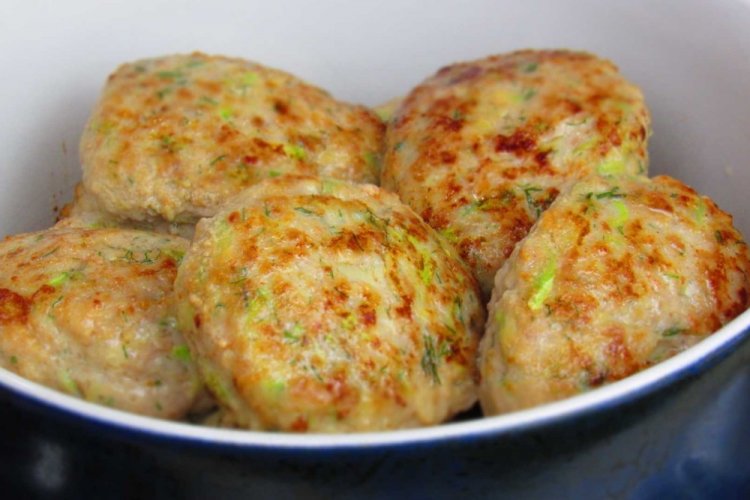 Chicken Cutlets with Zucchini and Green Onion