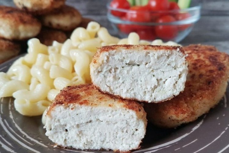 Chicken Cutlets with Cottage Cheese in the Oven