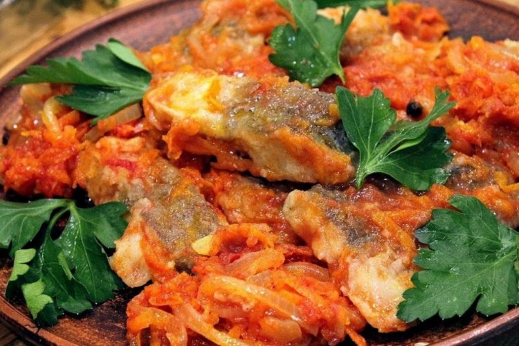 Pan-Fried Pollock Fillet in Tomato Sauce