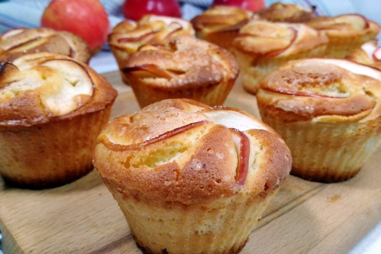 Low-Calorie Apple Muffins