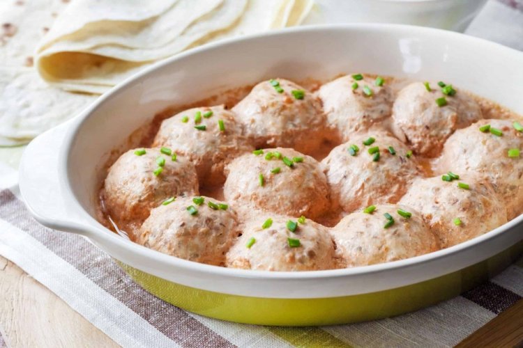 Turkey Meatballs with Zucchini in Cream Sauce