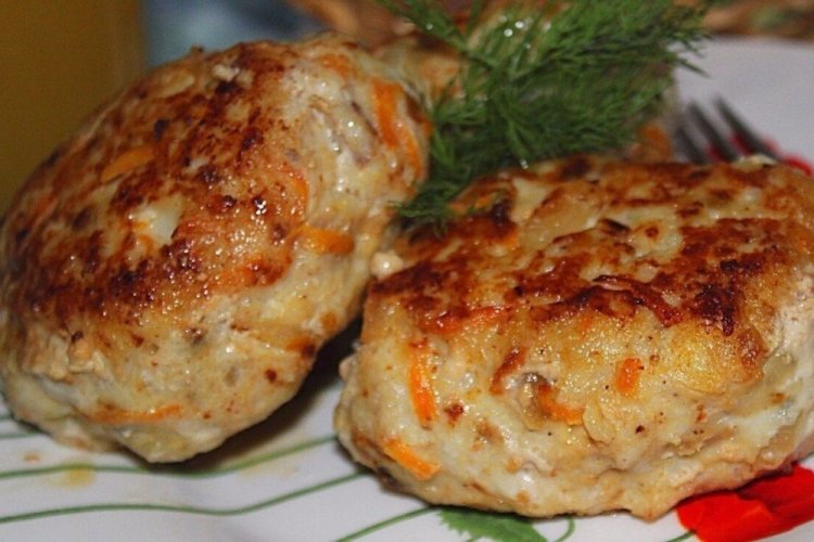Pollock Cutlets with Carrots and Onions