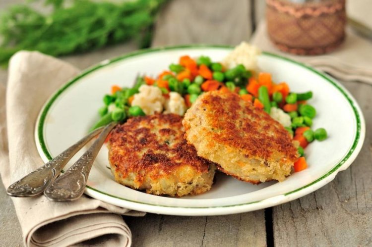 Pollock Cutlets with Cabbage