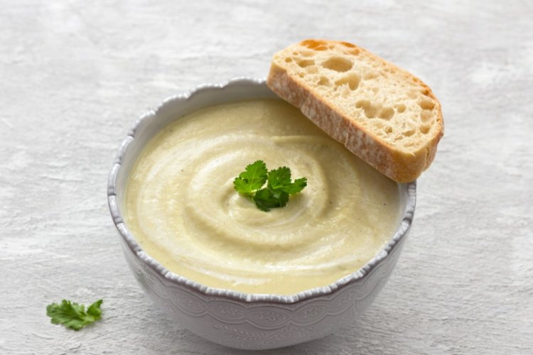 Cauliflower Cream Soup with Coconut Milk