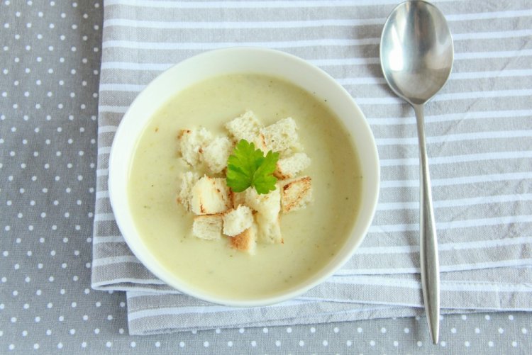Cauliflower Cream Soup with Chicken