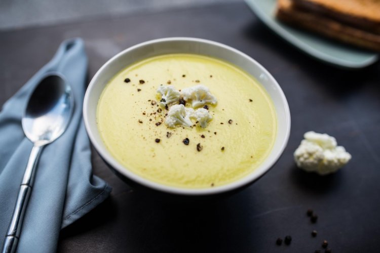 Cauliflower Cream Soup with Leek and Milk