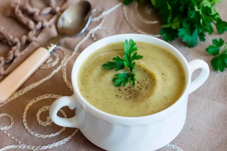 Cauliflower Cream Soup with Zucchini
