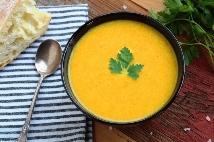 Cauliflower Cream Soup with Carrots